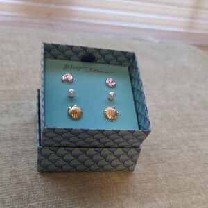 BETSEY JOHNSON GOLD AND PINK EARRINGS SET